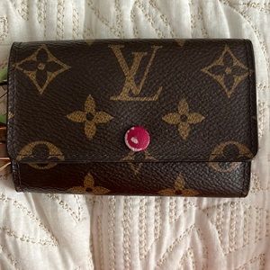 Louis Vuitton 6 key holder